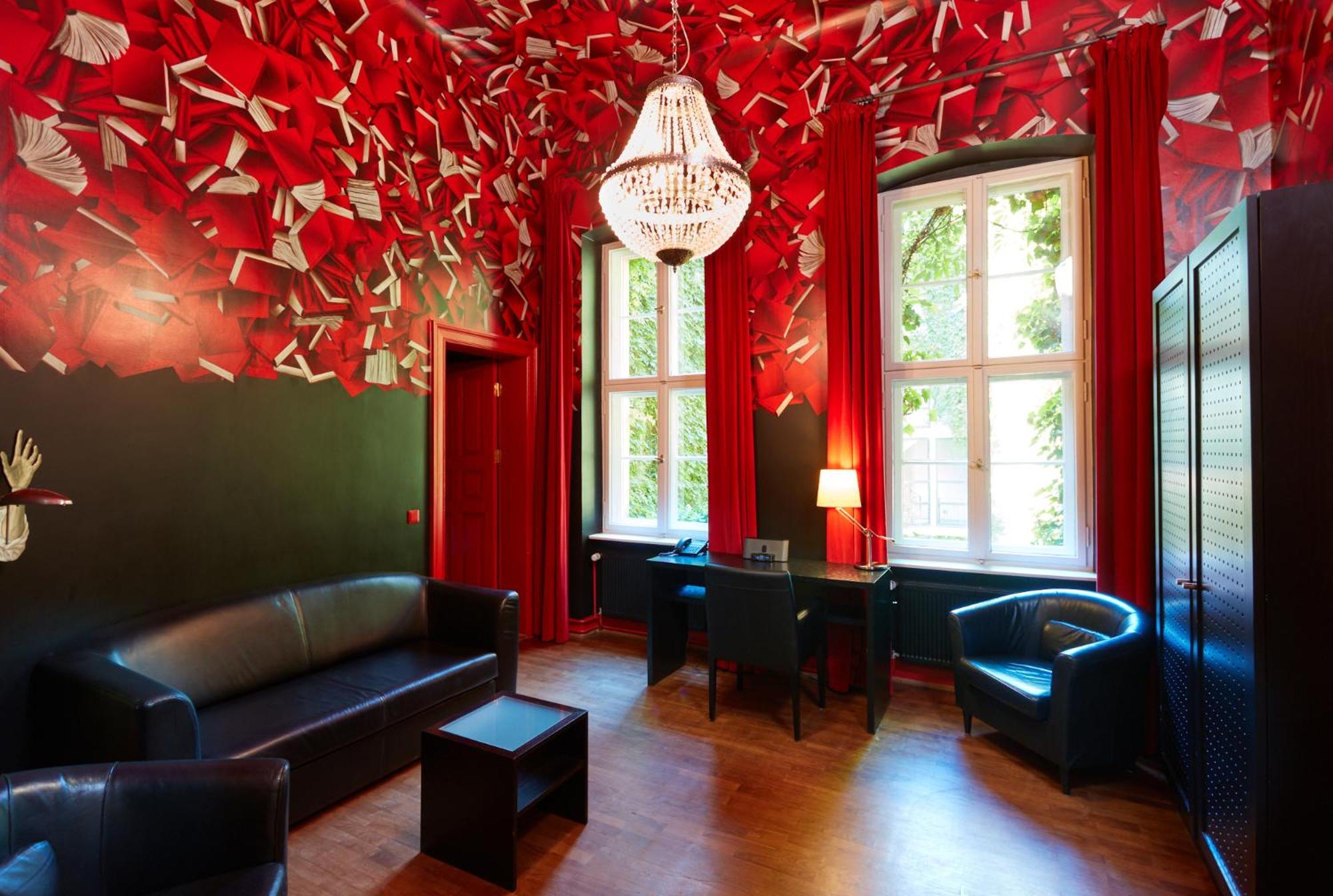 Arte Luise - Self-Check In, Berlin